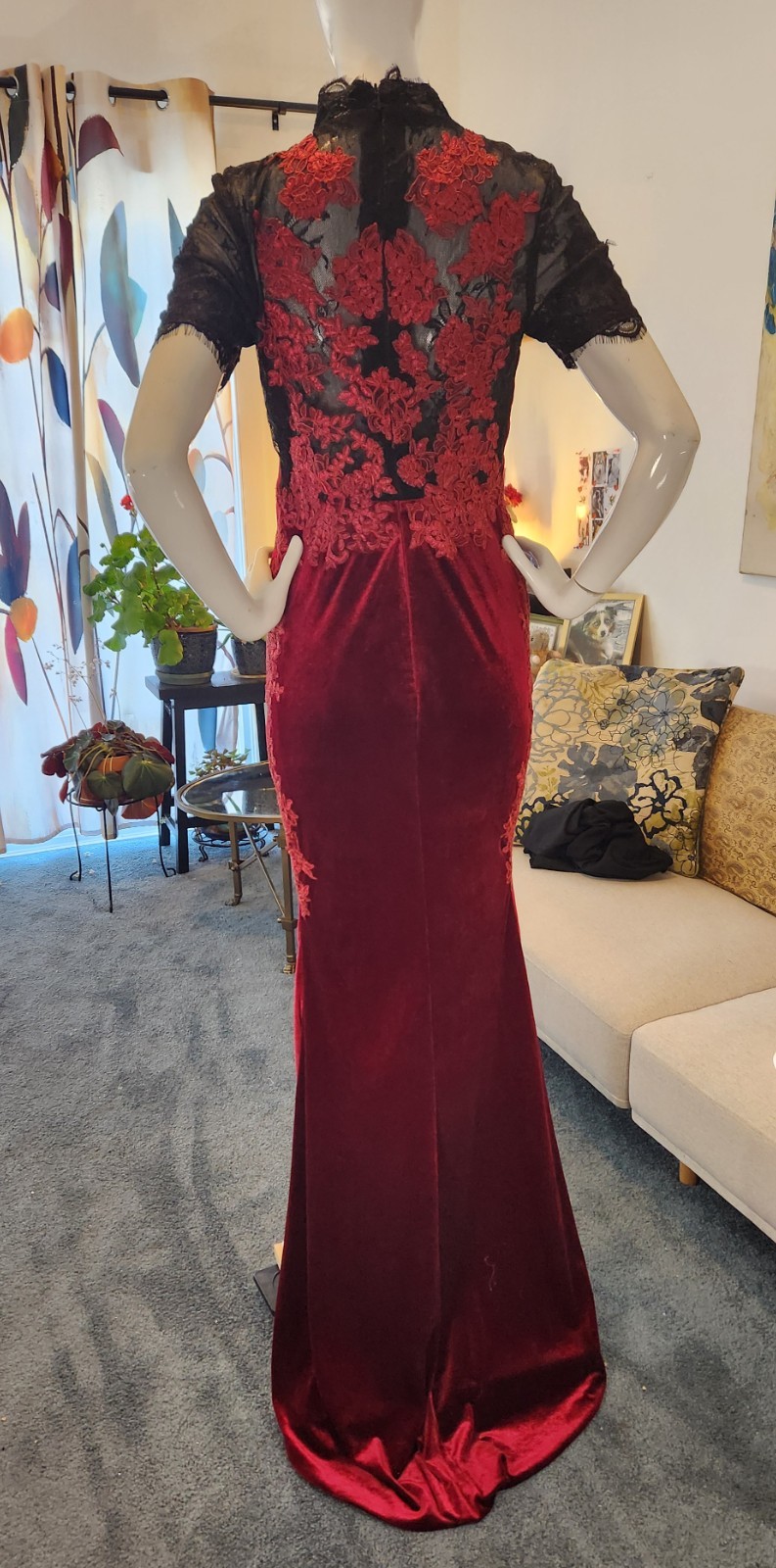 Red Carpet stretch velour dress with Chantilly and Alencon lace size S/M – NWT