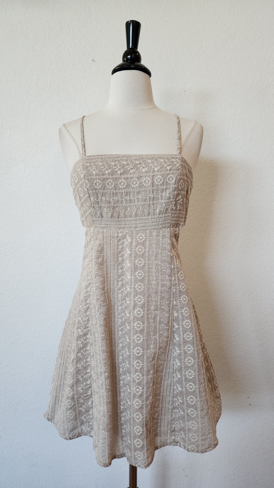 New Dress Size Small Beige Floral Romantic Cut Out Embroider Brunch