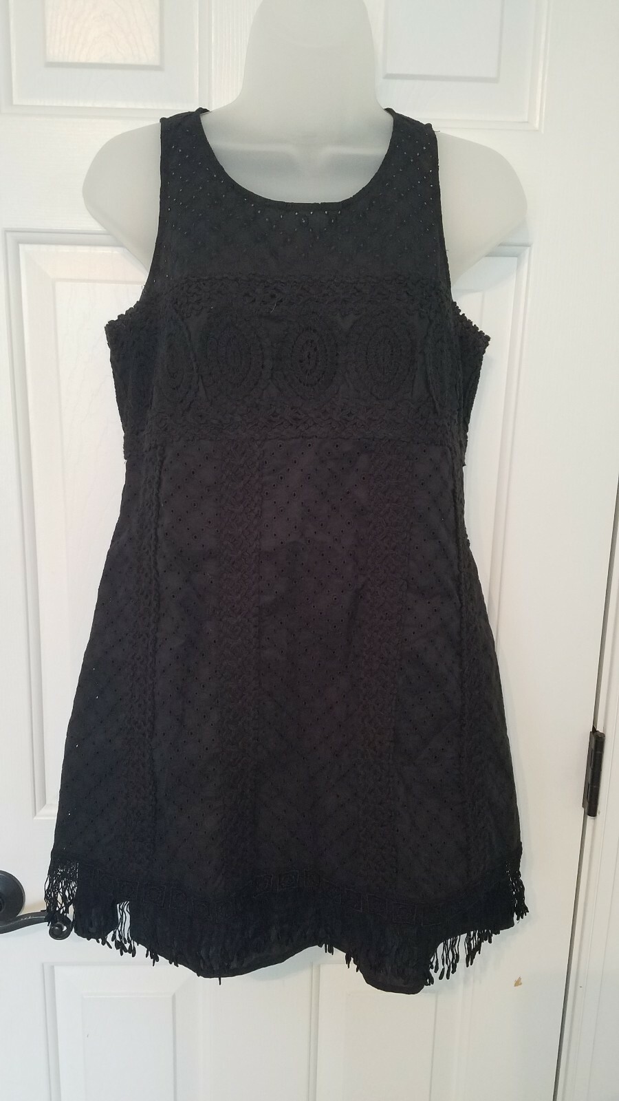 XXI TWIST black Eyelit Lace Embriodered fringe trim above knee Dress, Small