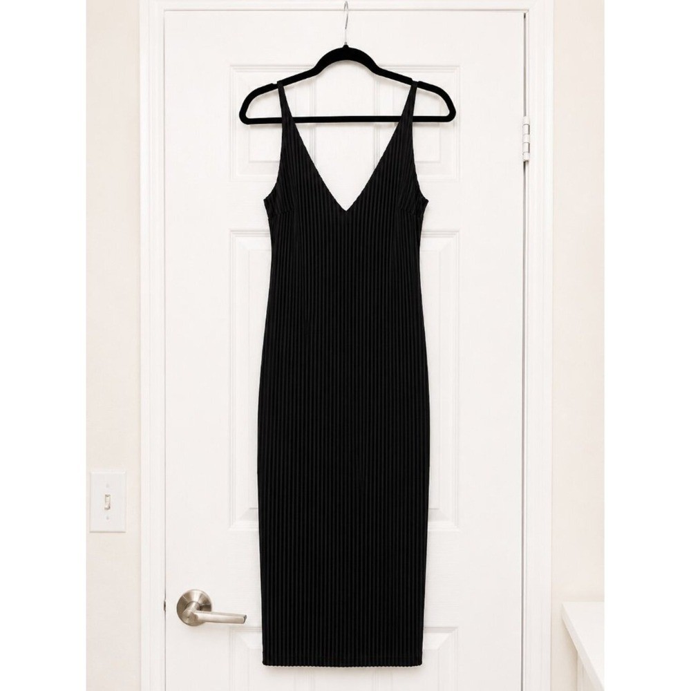 Forever 21 Black Ribbed Velvet Feel V-Neck Cami Midi Dress Size Small