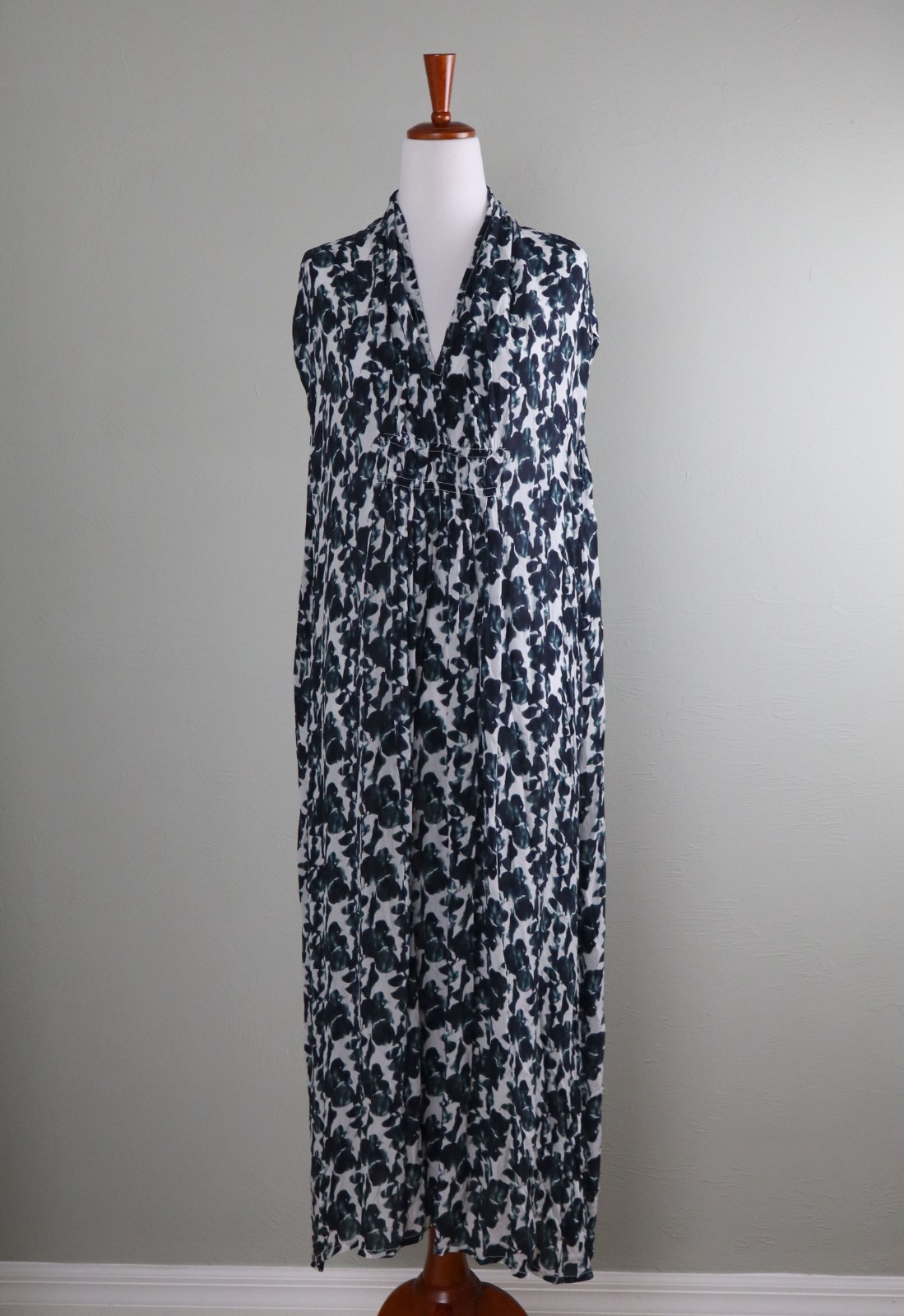 ONESEASON Australia $175 Smocked Floral V-Neck Semi Sheer Midi Dress Size XS