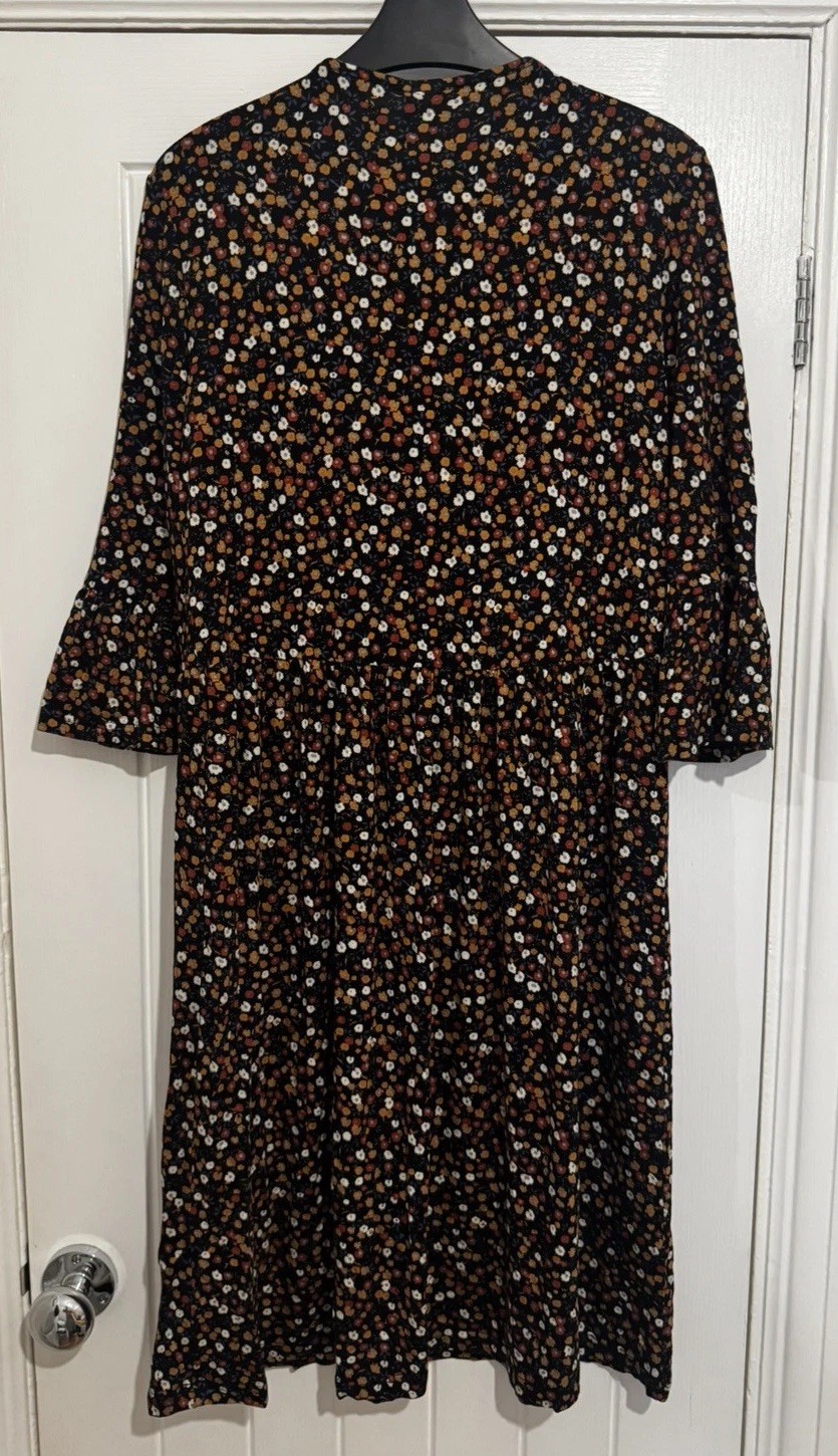 Ladies Mamalicious Maternity Dress Floral V Neck Pregnancy NEW With Tags- Medium