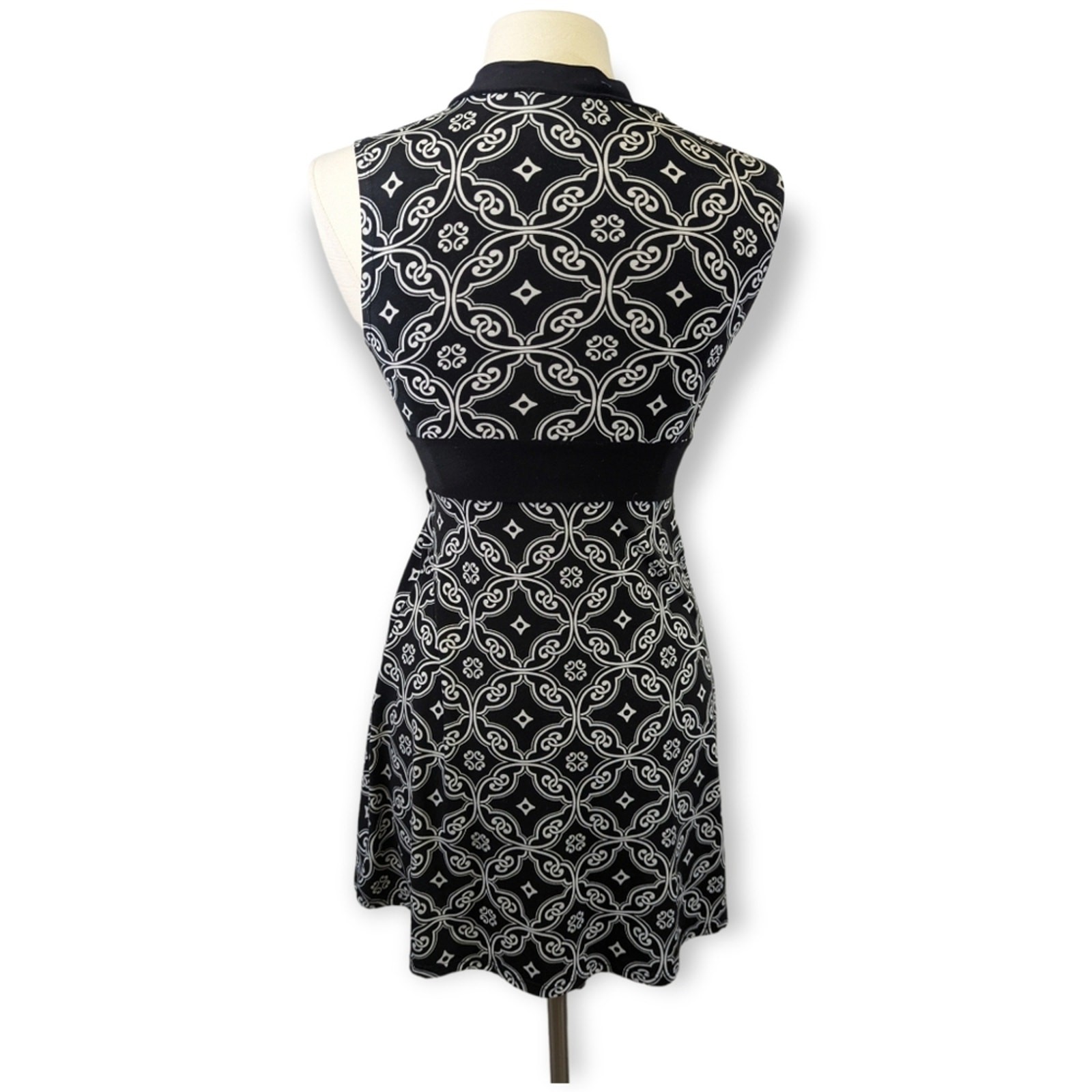 White House Black Market Wrap Monogram Dress Size XS Minimalist Business Casual
