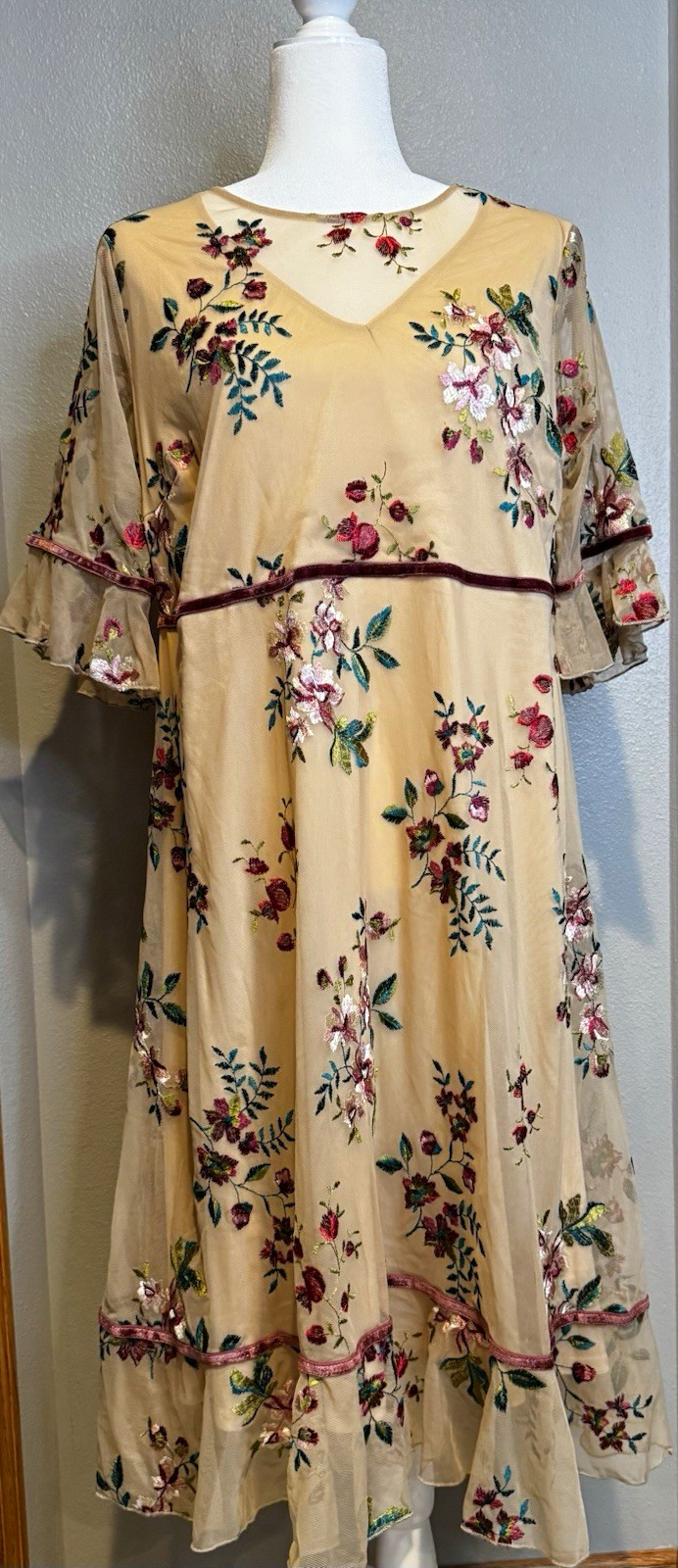 Kiyonna Beige Floral V-Neck 3/4 Bell Sleeve Mesh Overlay Dress 1X