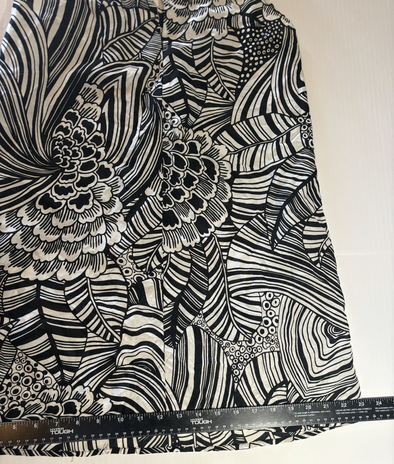 TRINA TURK black and white floral graphic print halter shift dress XS silk