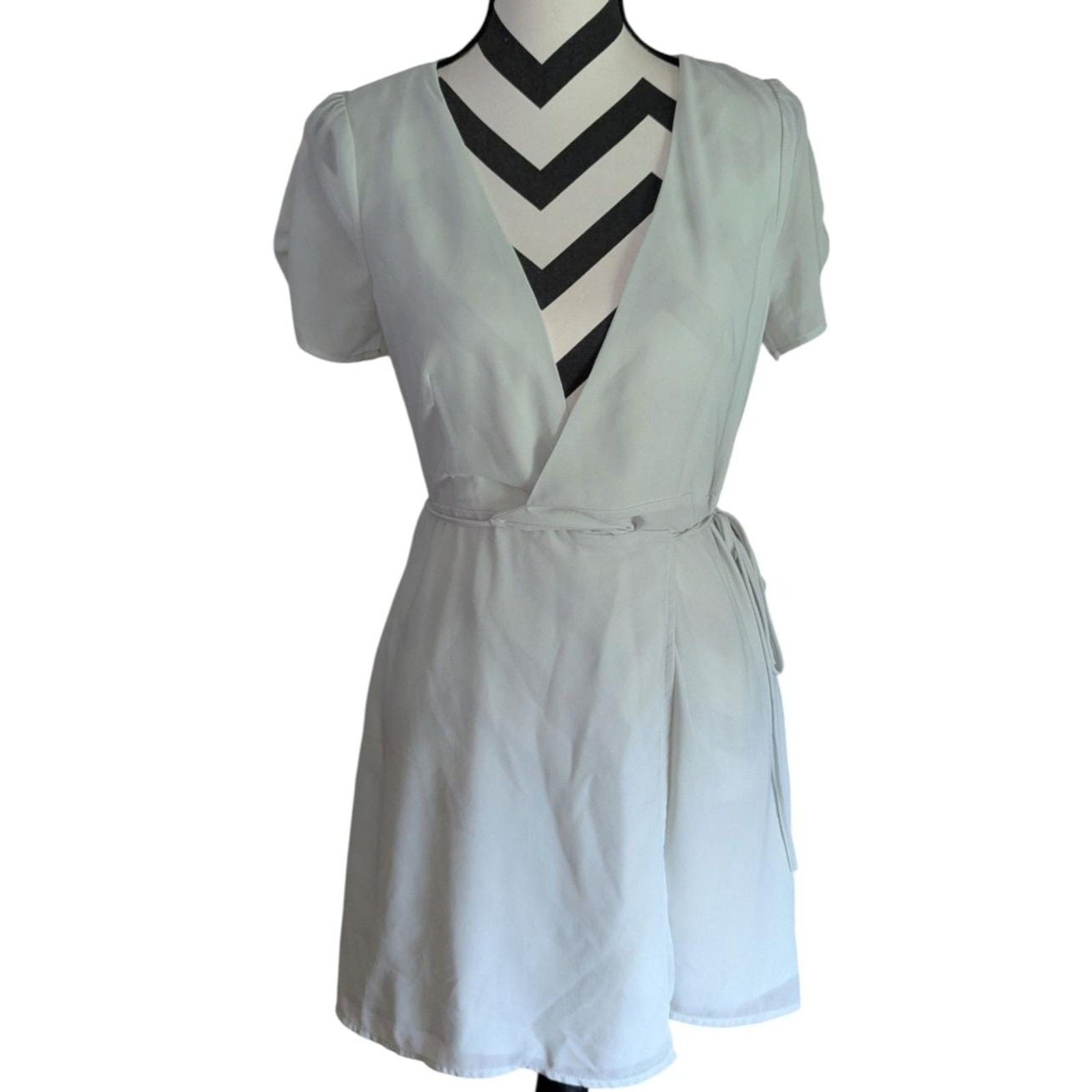 American Threads Wrap Mini Dress – Perfect for Any Occasion!