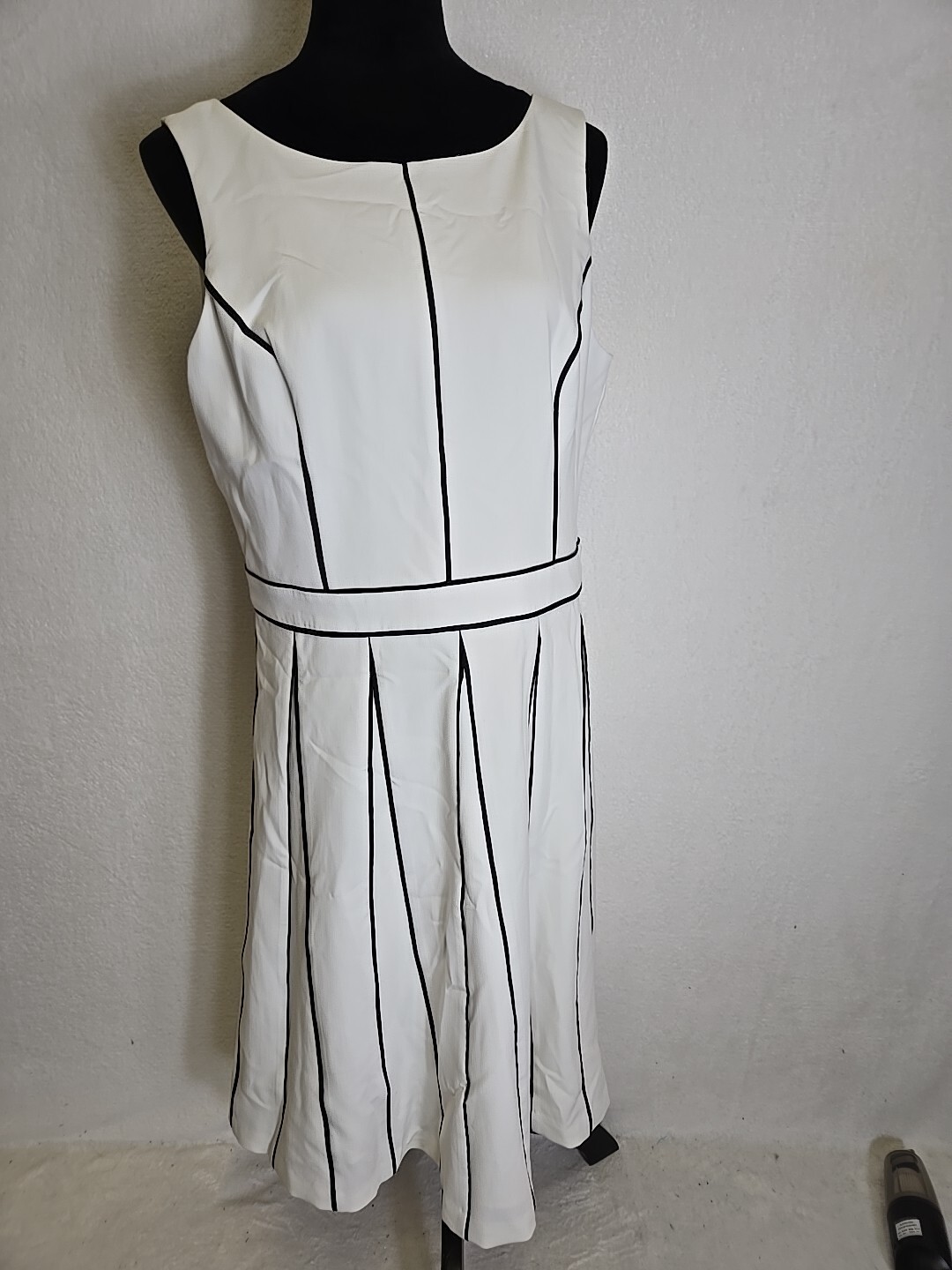 WHITE HOUSE BLACK MARKET FIT & FLARE Black Cream Dress -NWT 14P