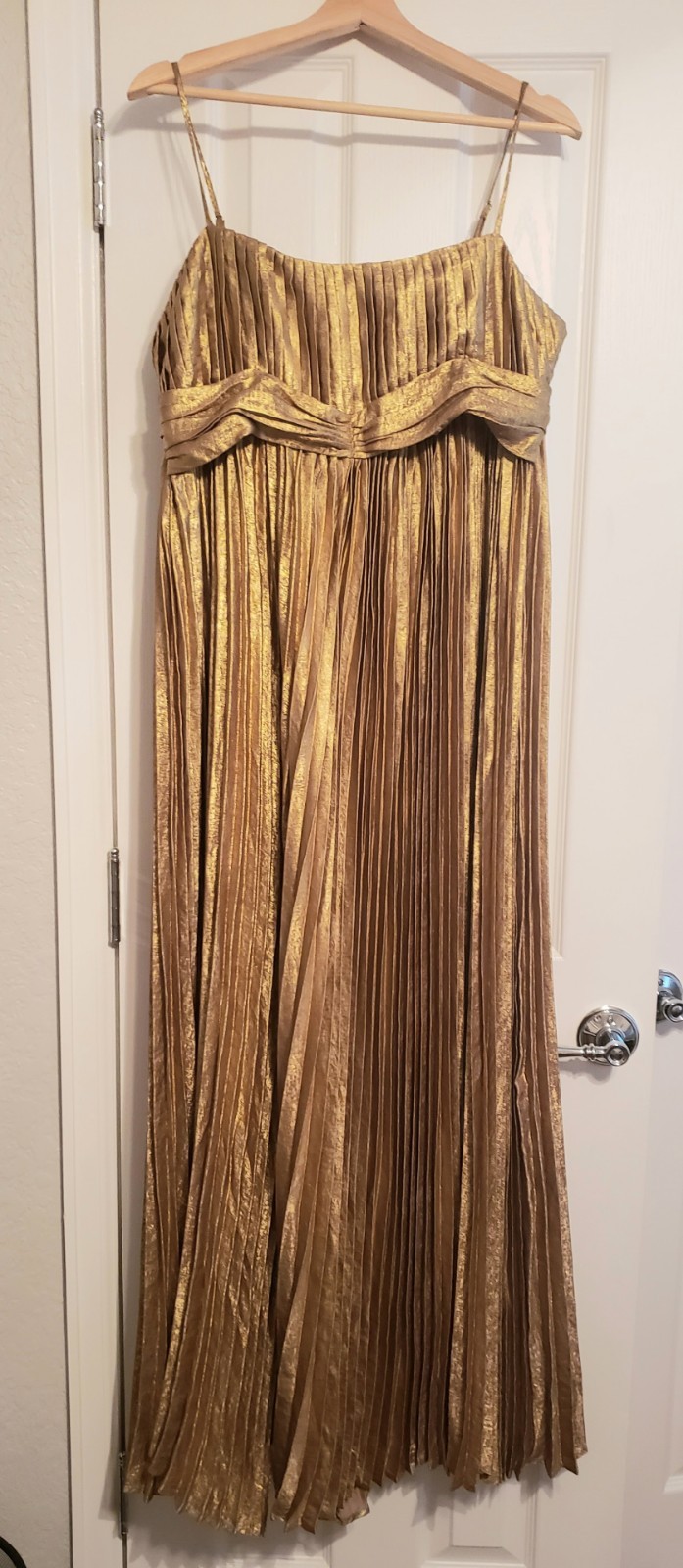 VICI Gold Lame Knife Pleat Semi-Formal Sleeveless Dress -Size L/XL