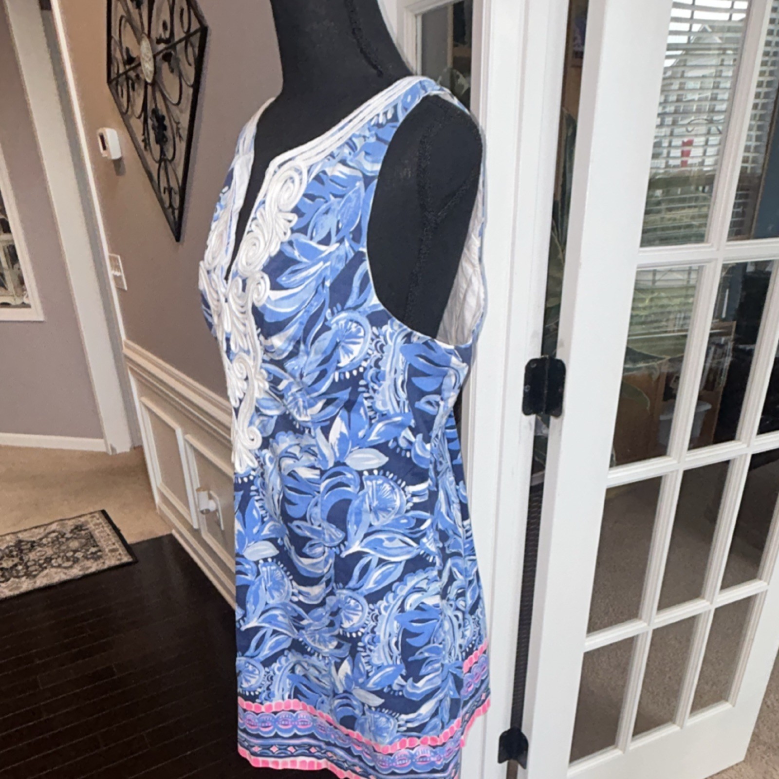 Lilly Pulitzer Women’s Floral Shift Dress V-Neck Sleeveless Embroidered 16