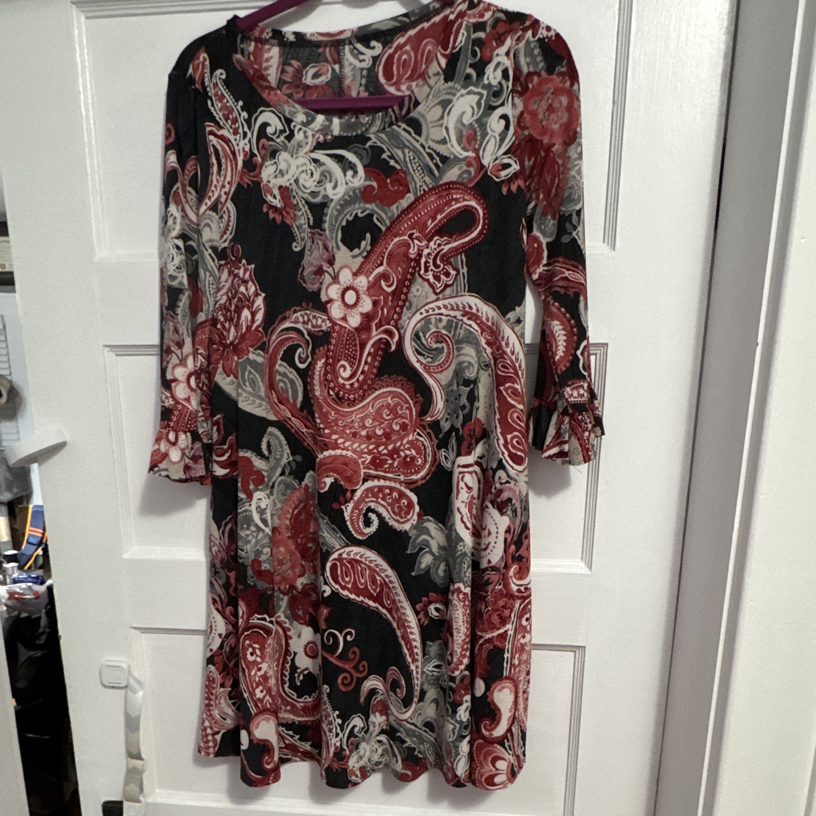 Women’s Black Red White Gray Paisley Knit Shift Dress 3/4 Flared Ruffle Cuff S/M