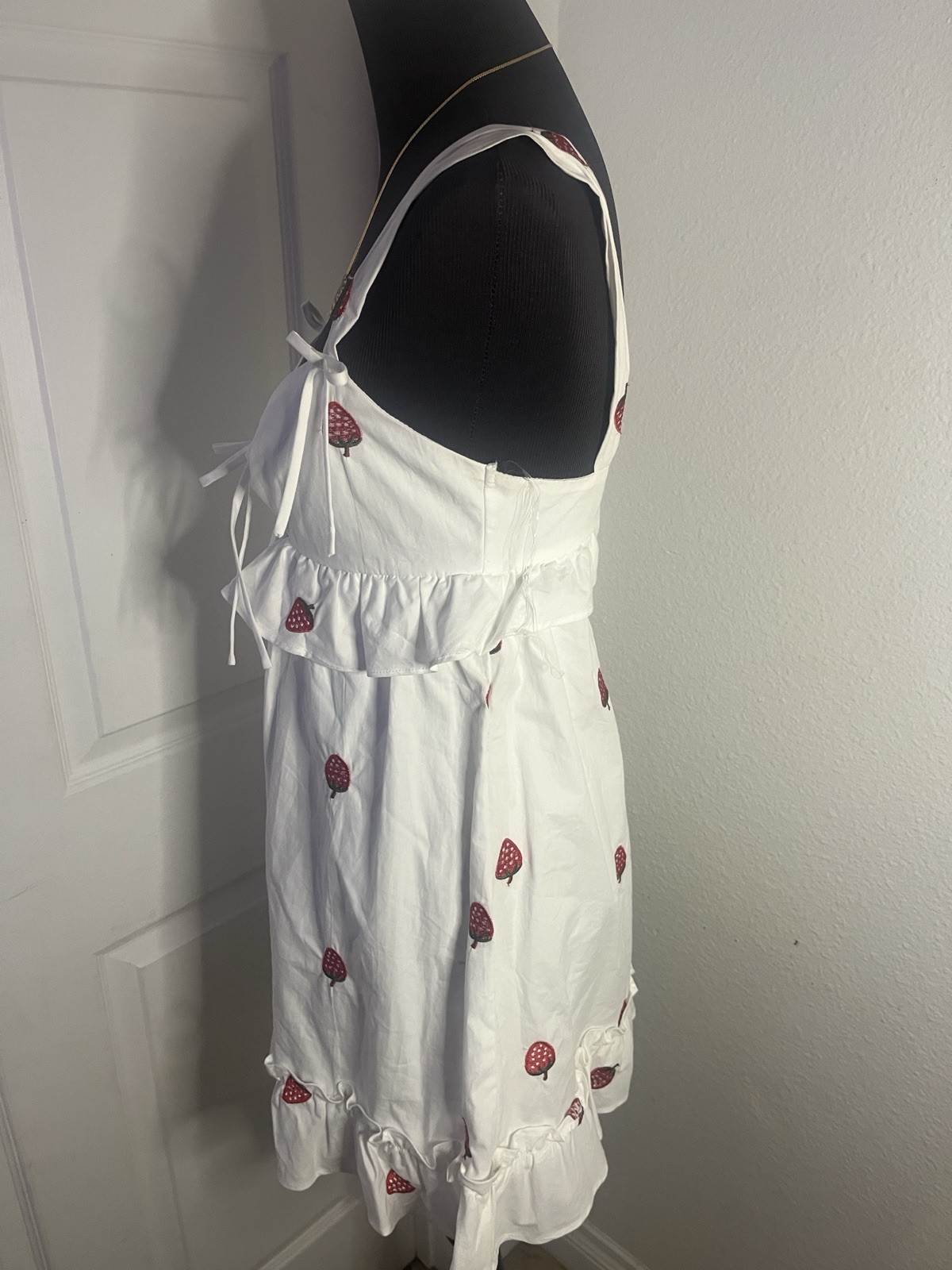beyouty White Strawberry Print Open Back Ruffle Mini Dress Bow Straps Sz S