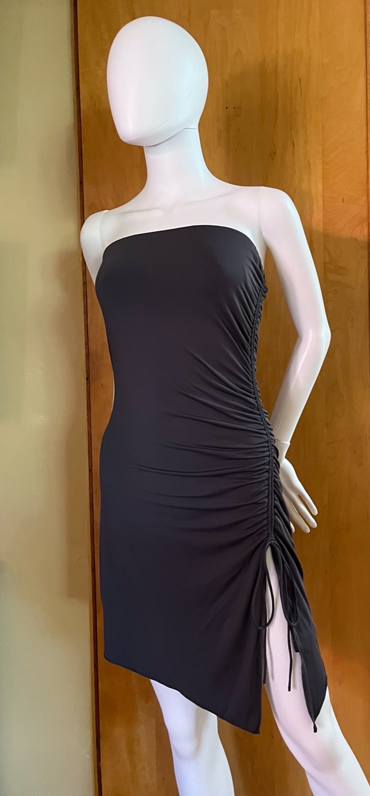 WOMEN’S PRINCESS POLLY GRAY RUCHED SIDE LACE UP SLIT STRAPLESS SHEATH DRESS – 6
