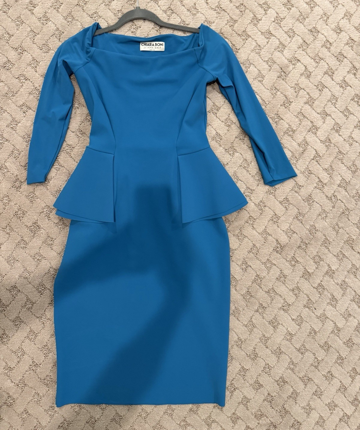 Chiara Boni Women’s 2 Blue Peplum Sheath Boat Neck 3/4 Sleeve Knee Dress.