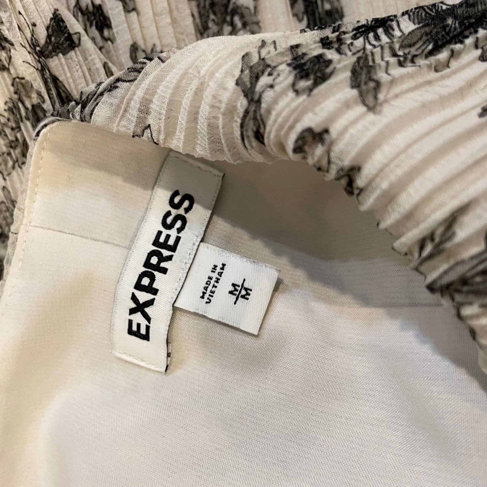 Express Womens Pleated Floral Midi Dress Cream Black V-Neck M Cottage Garden