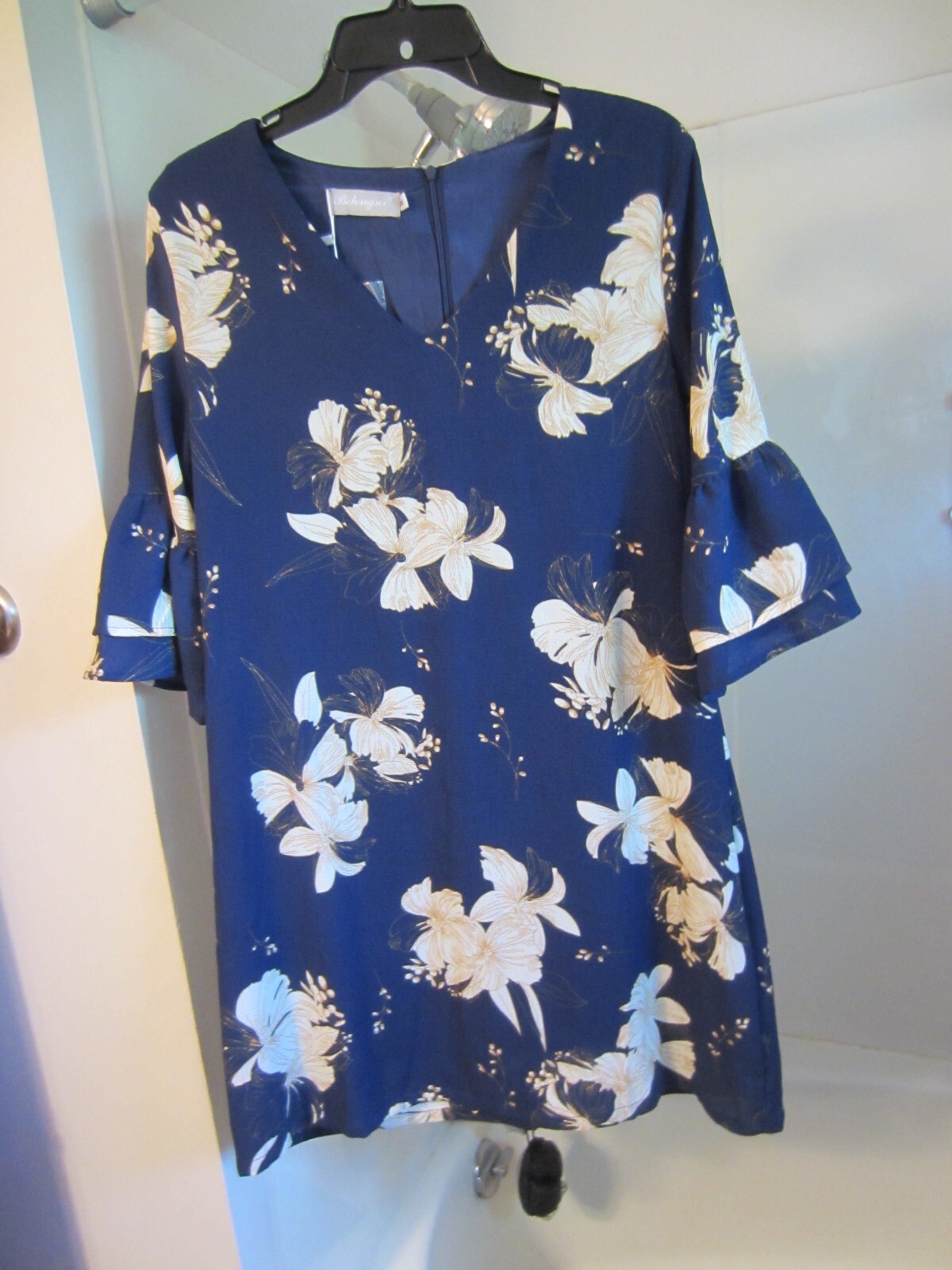 NWT women’s short sleeved dress Belongsci Size M navy/floral