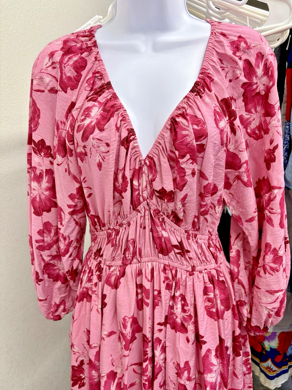 Vici HONEY MIDI DRESS MAUVE Pink Flowers M Medium Lined Silky Fabric Med Ruched