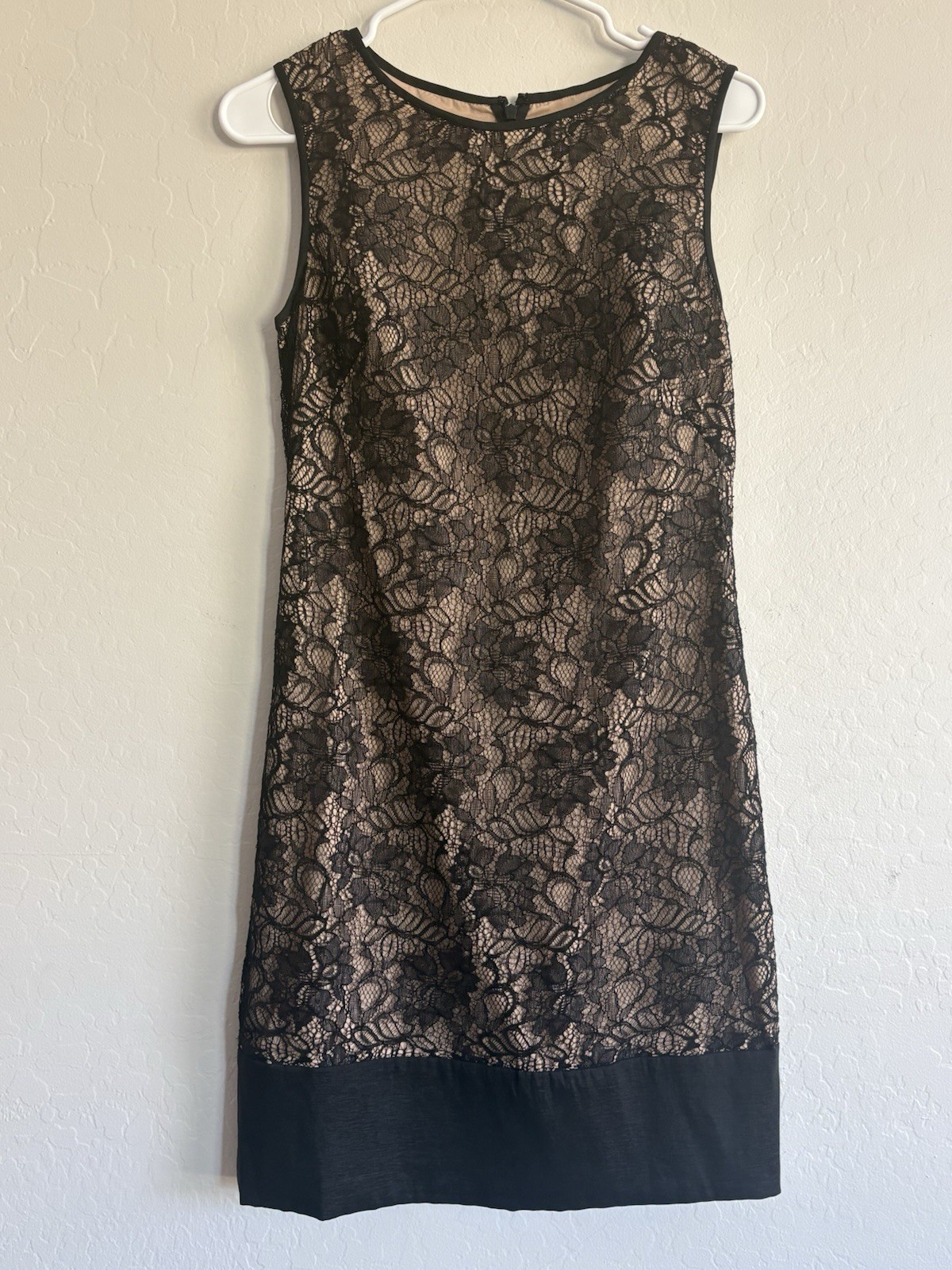 Cache Sheath Dress 6 Black/Beige Lace Overlay Floral Knee Sleeveless Round Lined