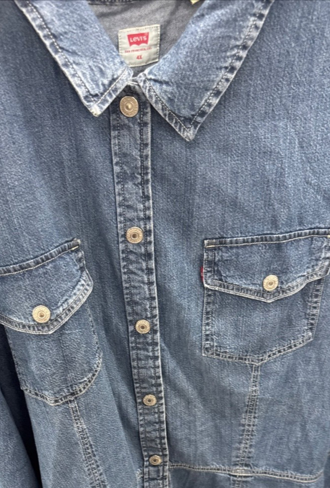 Levi’s Ellie Blue Denim Snap Closure Dress Size 4XL. Great condition.