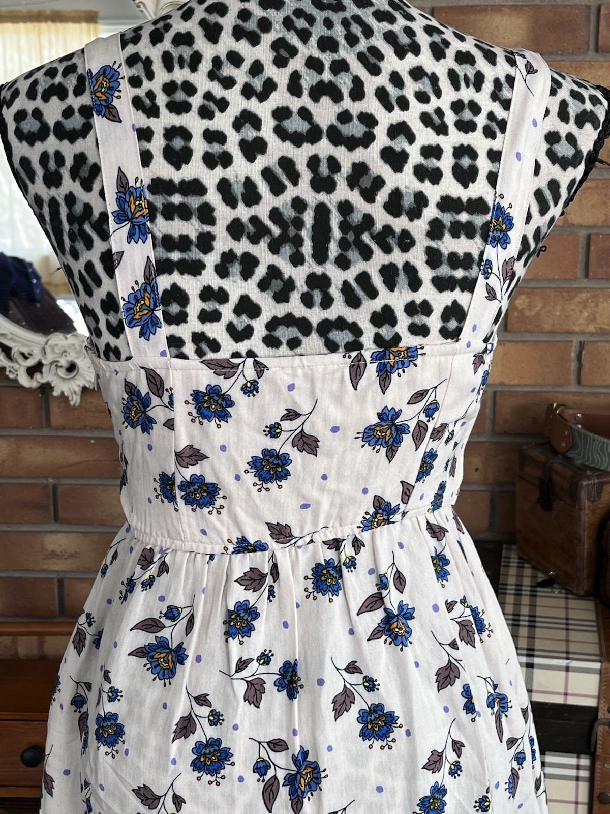 J.O.A Just One Answer Button Floral Dress (XS) Cream Blue Brown Linen Feel