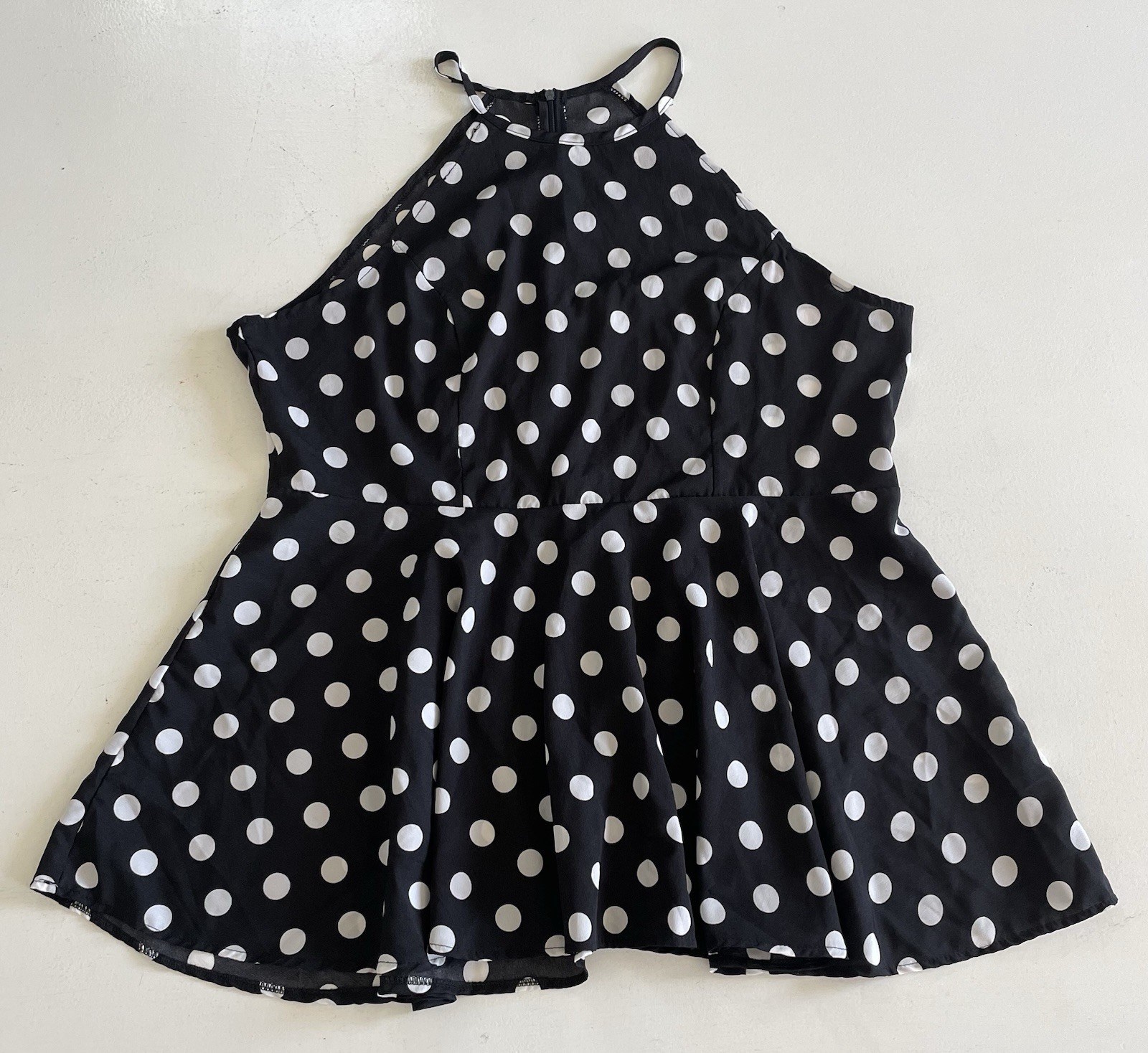 WOMEN’S BLACK & WHITE POLKA DOT HIGH NECK PEPLUM TOP SIZE XL ZIP UP DRESSY