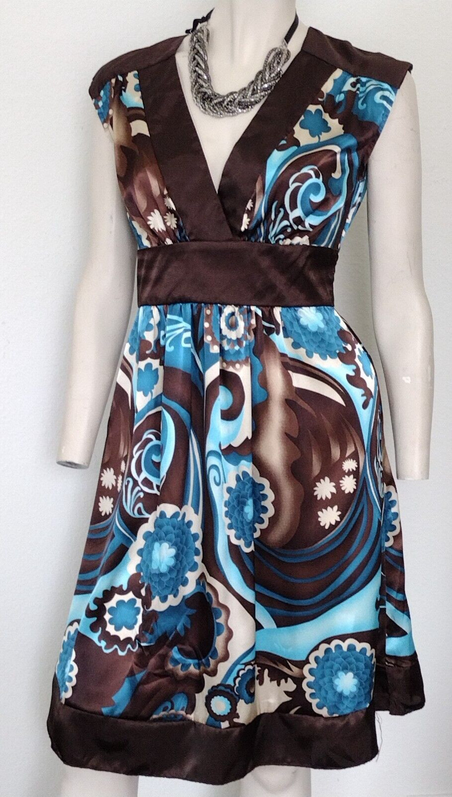 Woman A. Byer SATIN KNEE PULLOVER DRESS W/BACK TIE BELT Size 9 V-Neck Sleeveless