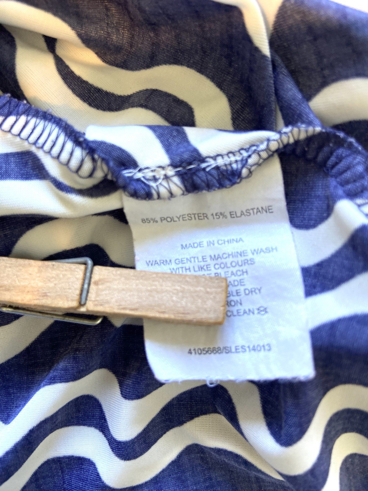 Leona By Leona Edmiston Size M Midi Dress Sleeveless Blue / White Wave Pattern