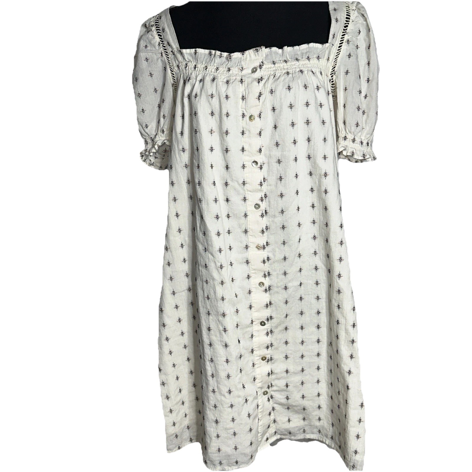 Embroidered lightweight mididress size MEDIUM Cream button down square neck
