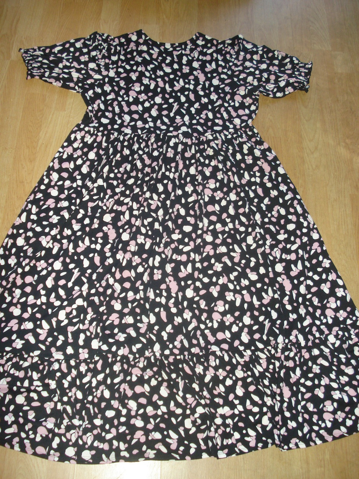 JD WILLIAMS BLACK/ PINK/WHITE POCKETS FLORAL POLY/ELASTANE SHORT SLEEVE UK 16