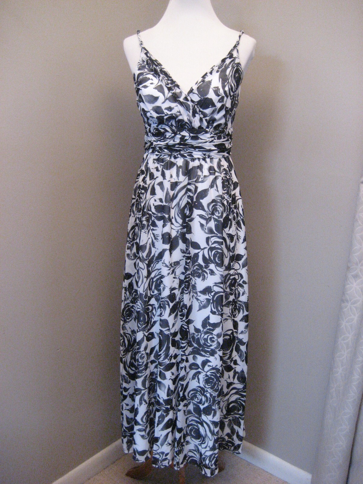 NWT! WHBM Black/White/Gray Lined Spaghetti Strap V Neck Maxi Dress Sz 4