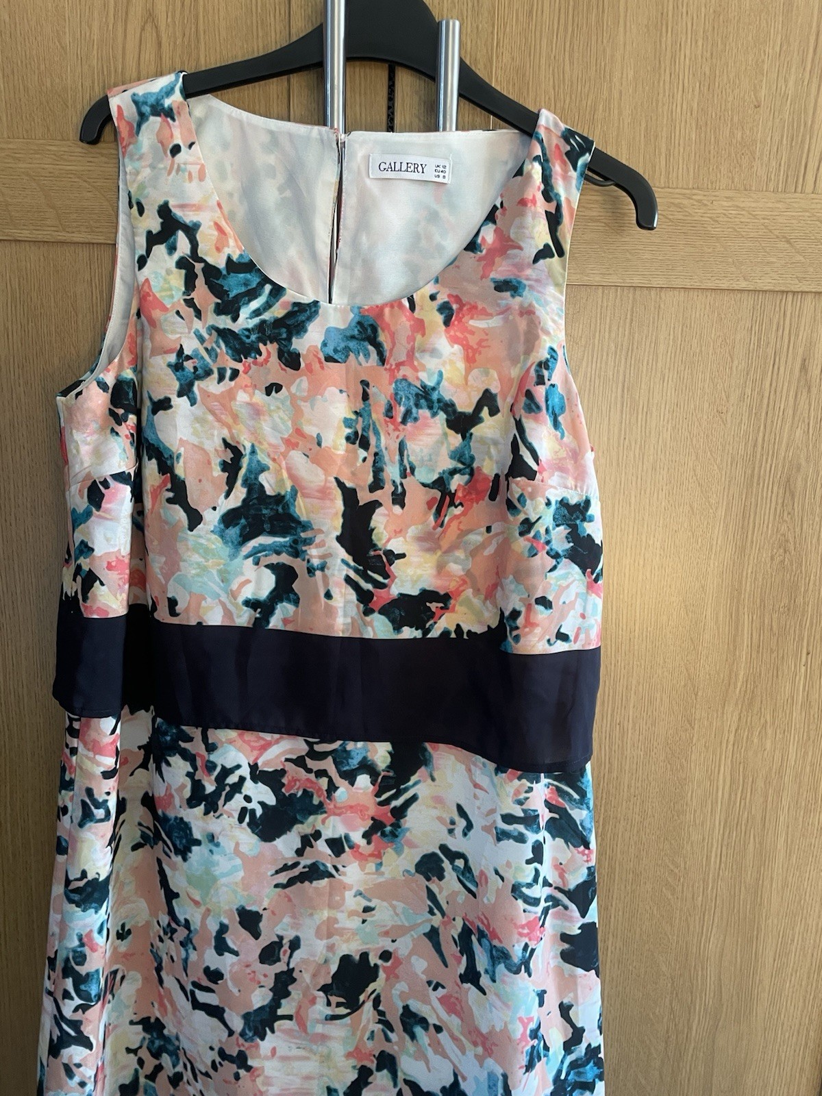 Beautifull Gallery Floral Dress Size 12. Fully lined Dress