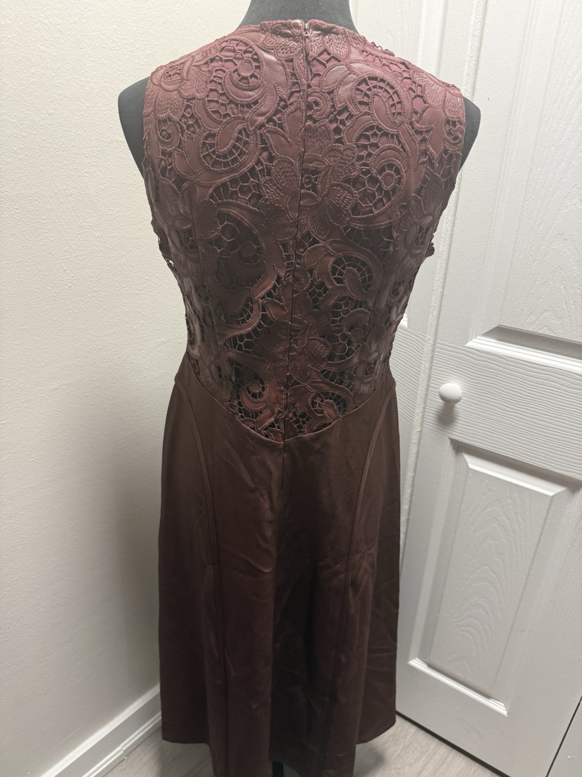 ZEYLAH Brown Solid Lace Sleeveless Round Neck Fit & Flare Midi Dress M