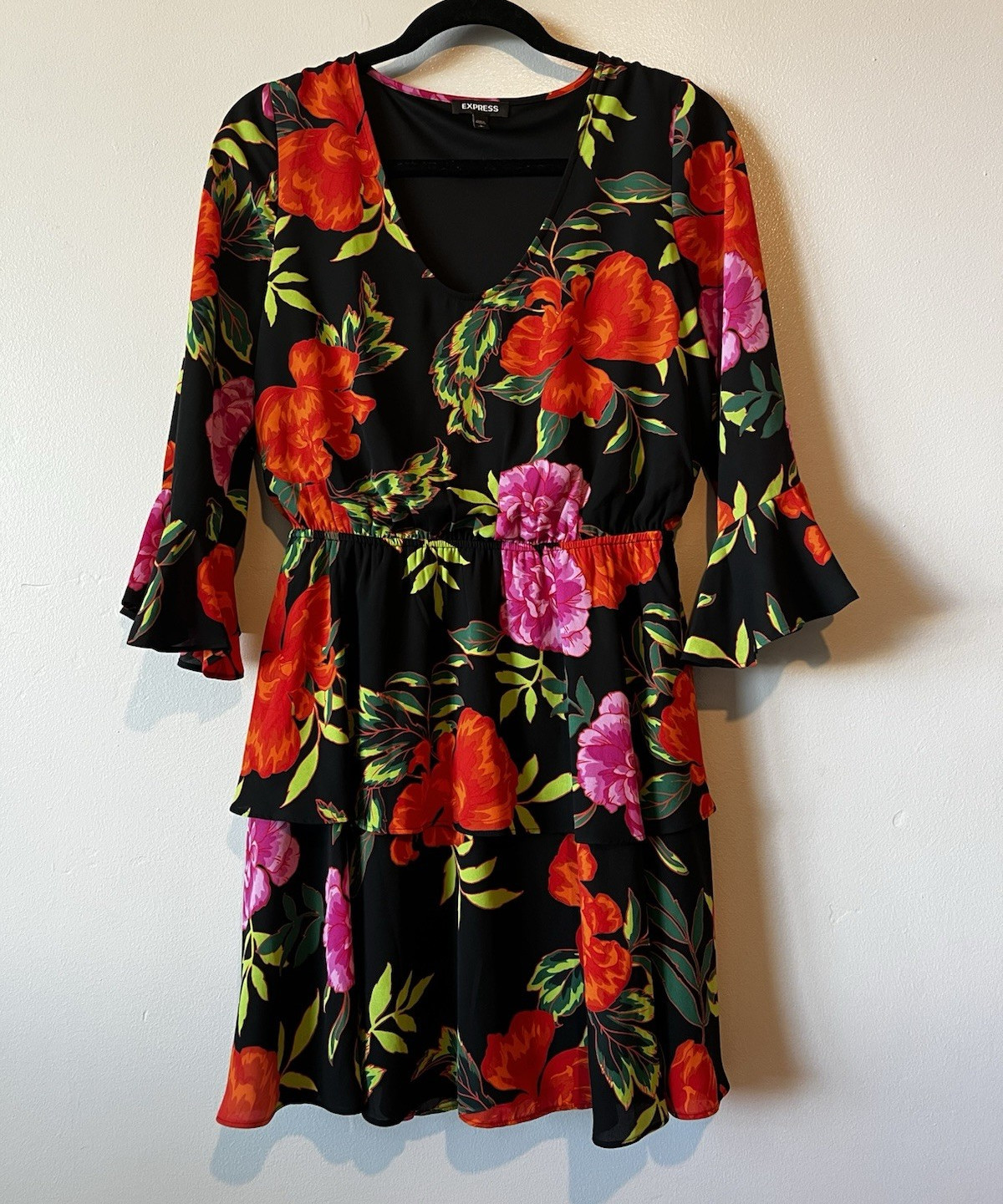 Express Floral V-Neck Tiered Mini Dress 3/4 Bell Sleeves Ruffle Black Red Pink S