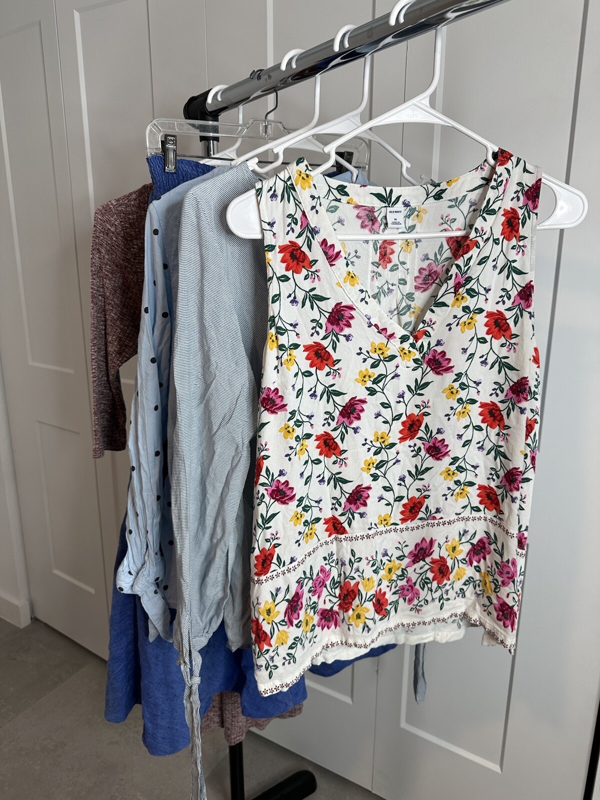 set of 5 pieces,blouses, dresses, multi-brand, multi-colored. size M. (C79)