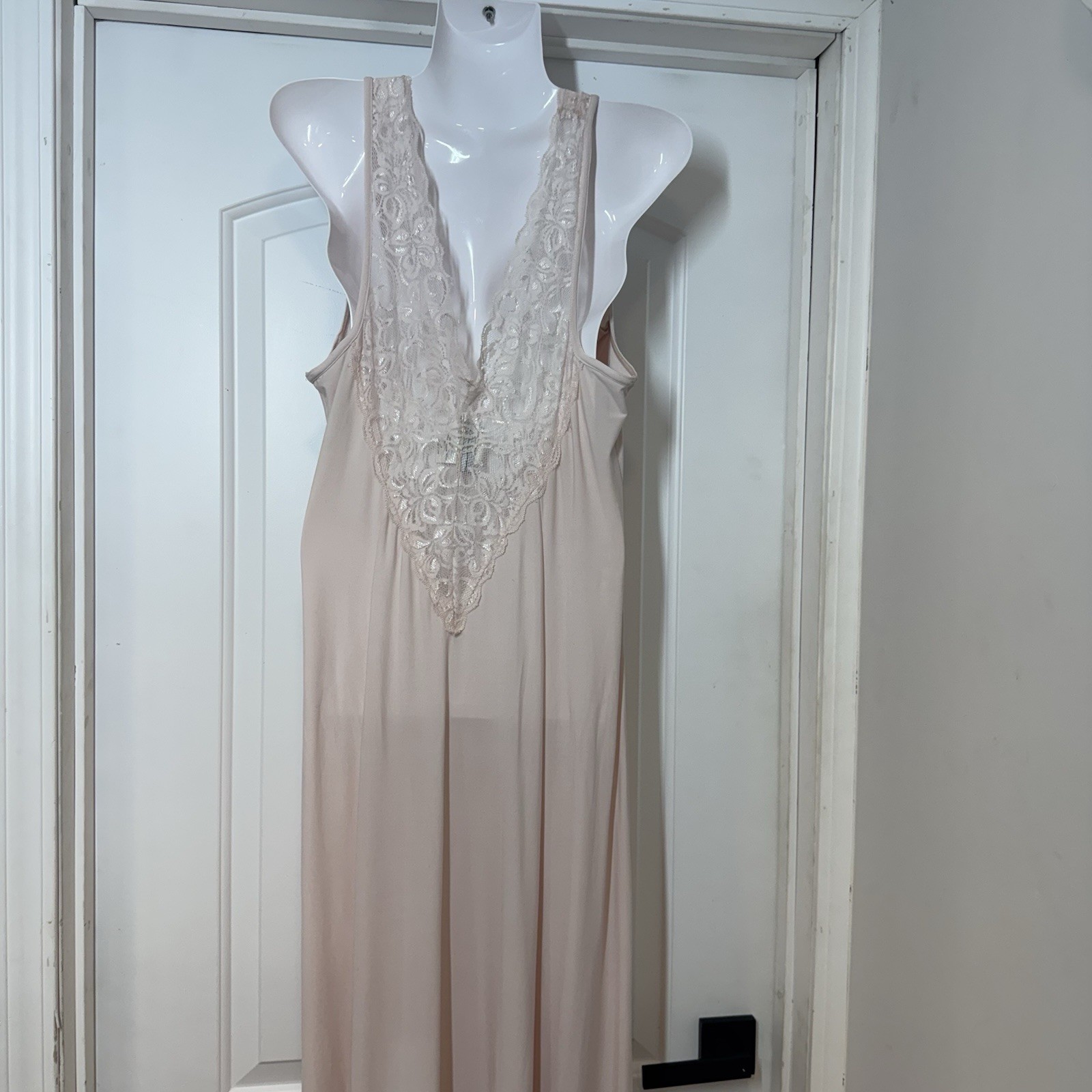 Soft Surroundings Lingerie Slip Dress Womens M Pink Feminine Classic Sexy Plunge