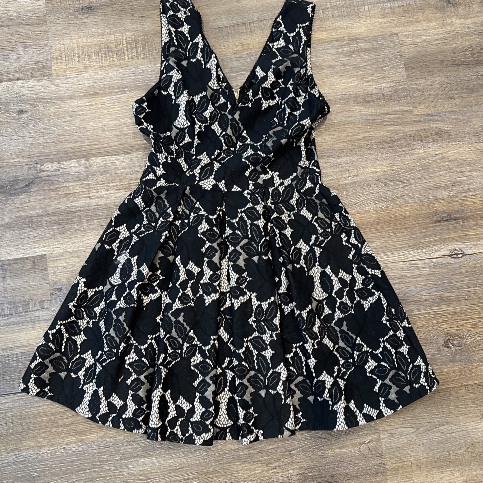 She+Sky dress Size medium Very Classy Dress