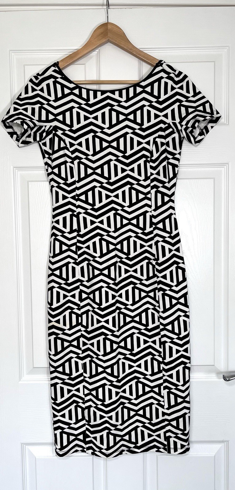 Zara Women’s Black And White Geometric Midi Dress Size L