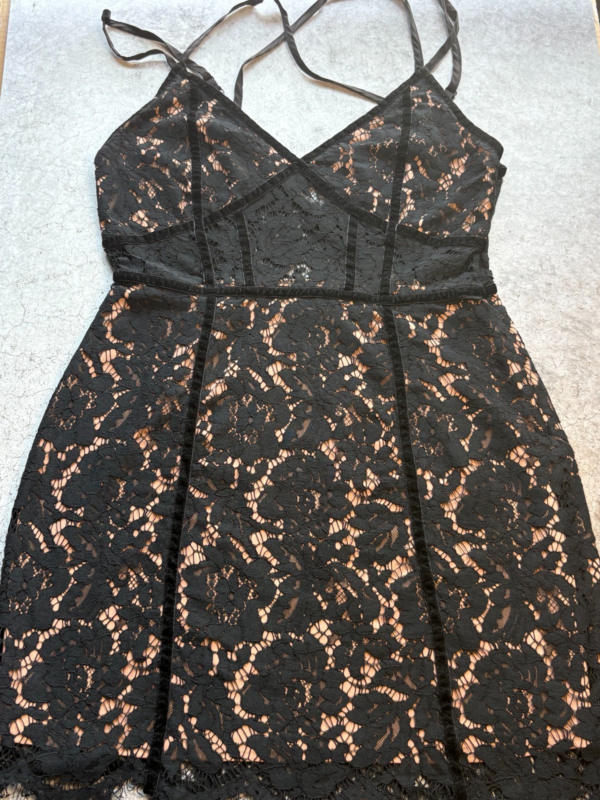 Tobi Women’s Sz M Black Lace Bodycon Mini Dress Nude Lining Crisscross Strap