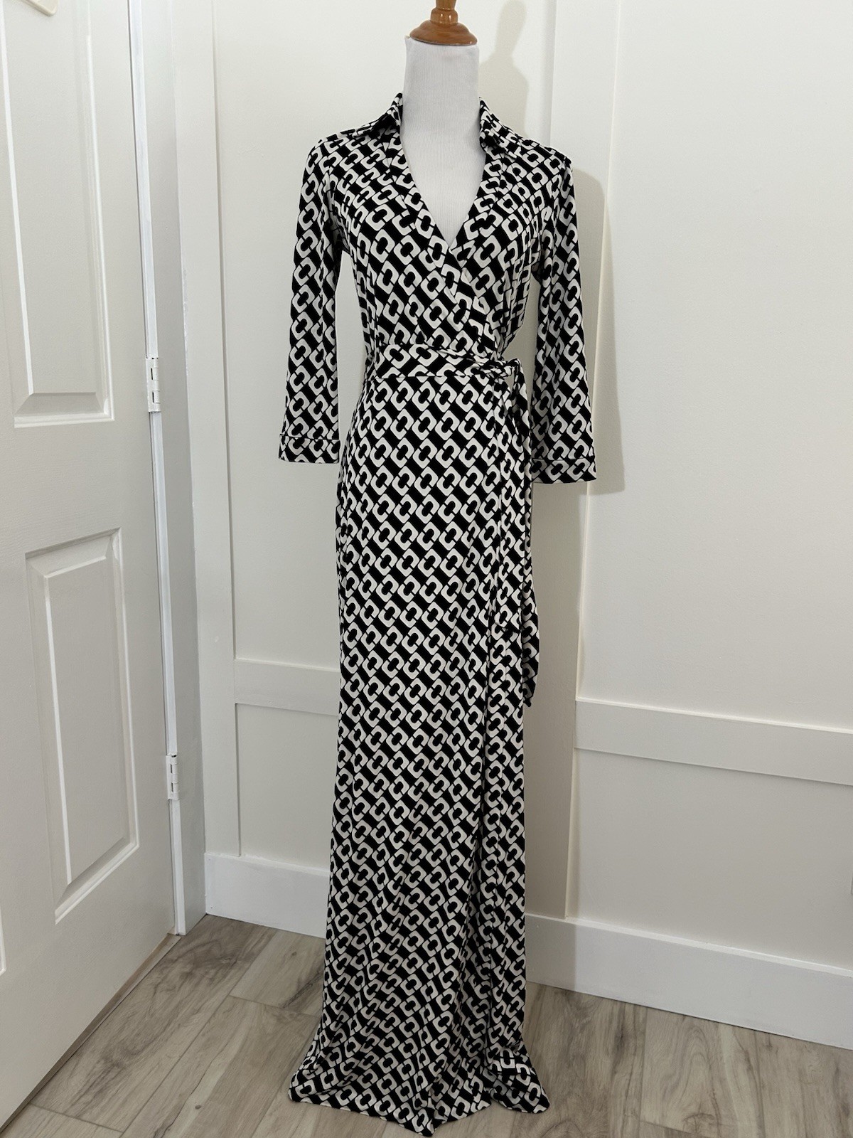 Size 2 4 DVF Diane von Furstenberg Iconic ABIGAIL Chain Link Wrap Maxi Dress