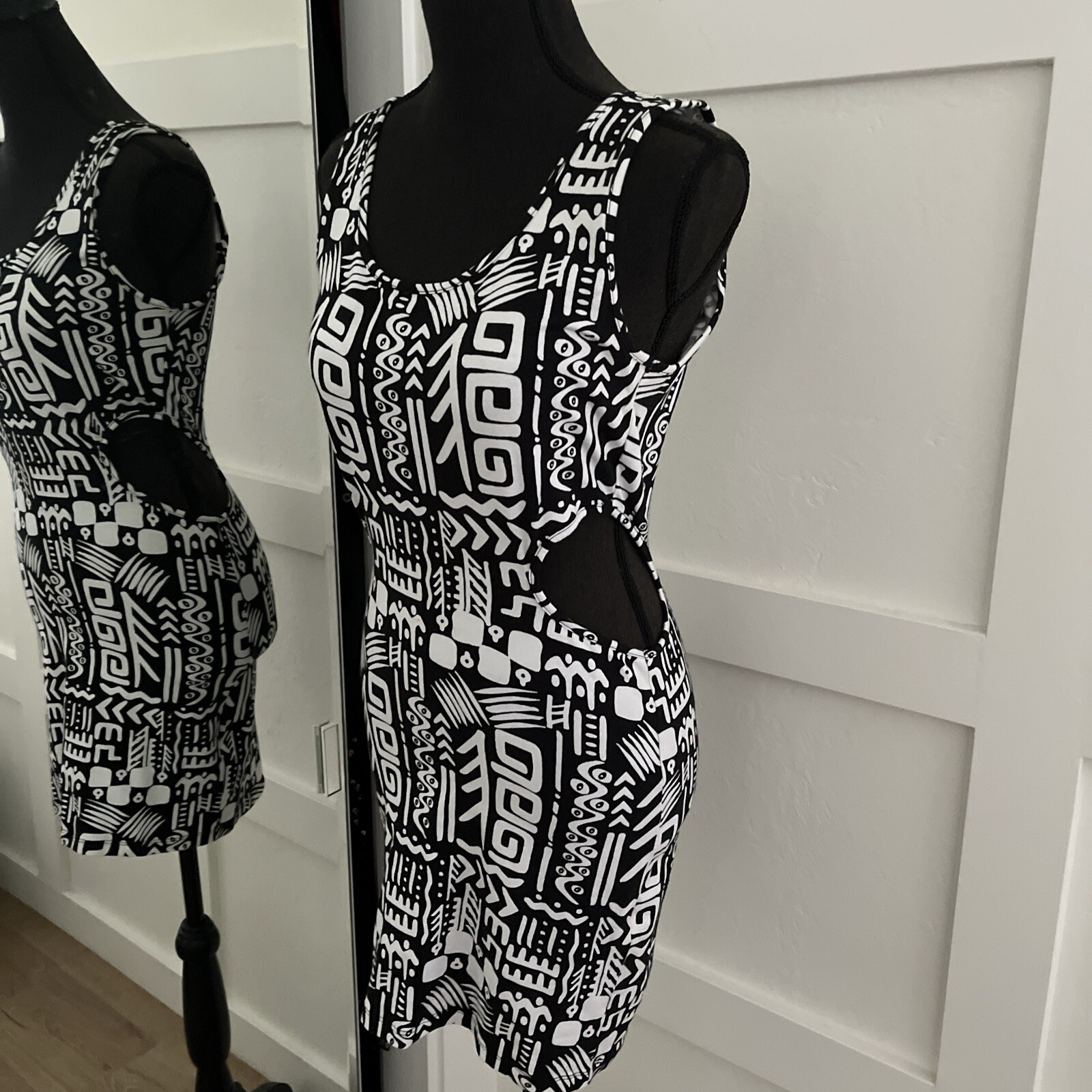 Love 21 Black & White Sleeveless Aztec Print Mini Dress SZ L