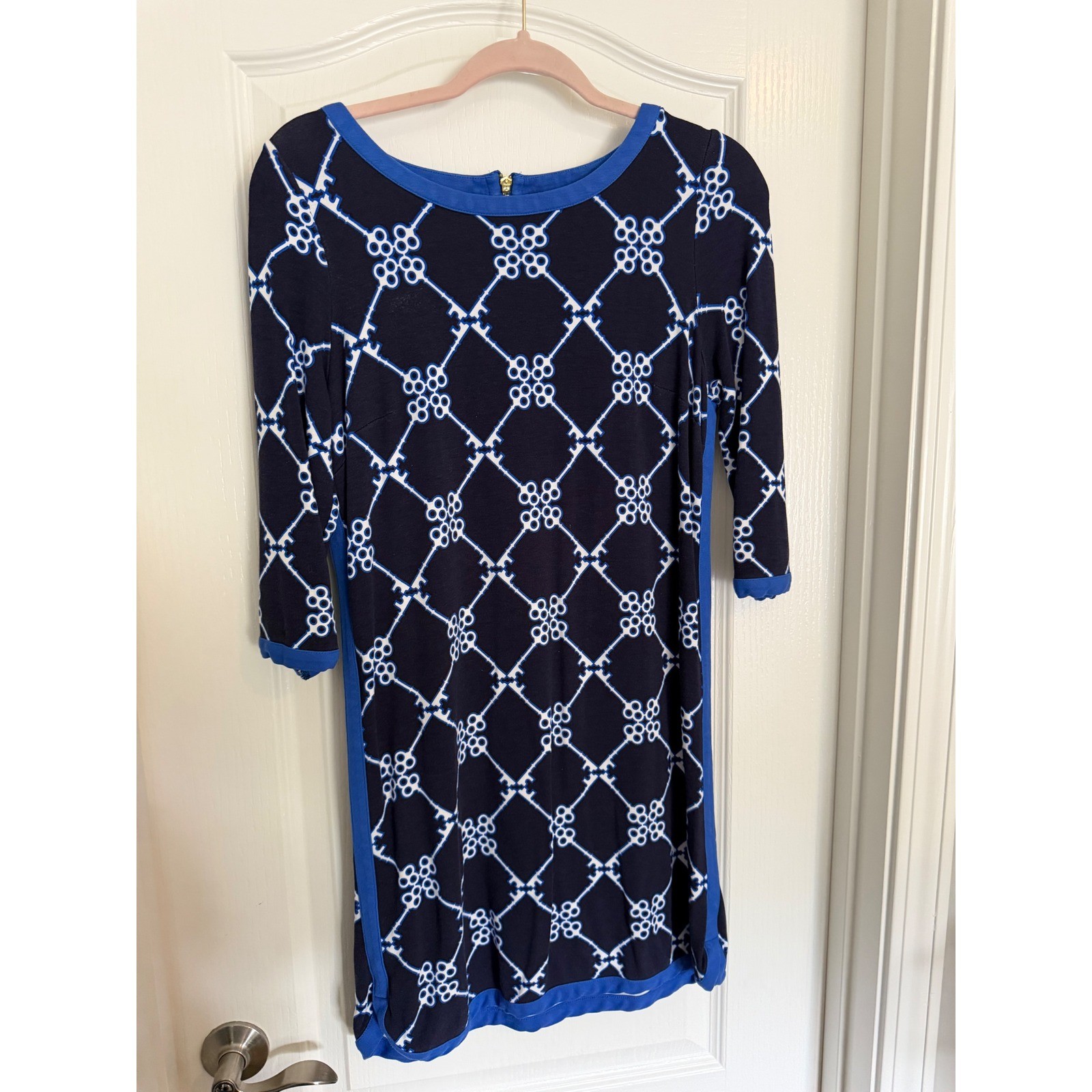 Crown & Ivy Navy Blue Shift Dress Women Key Print Knit Preppy EUC S
