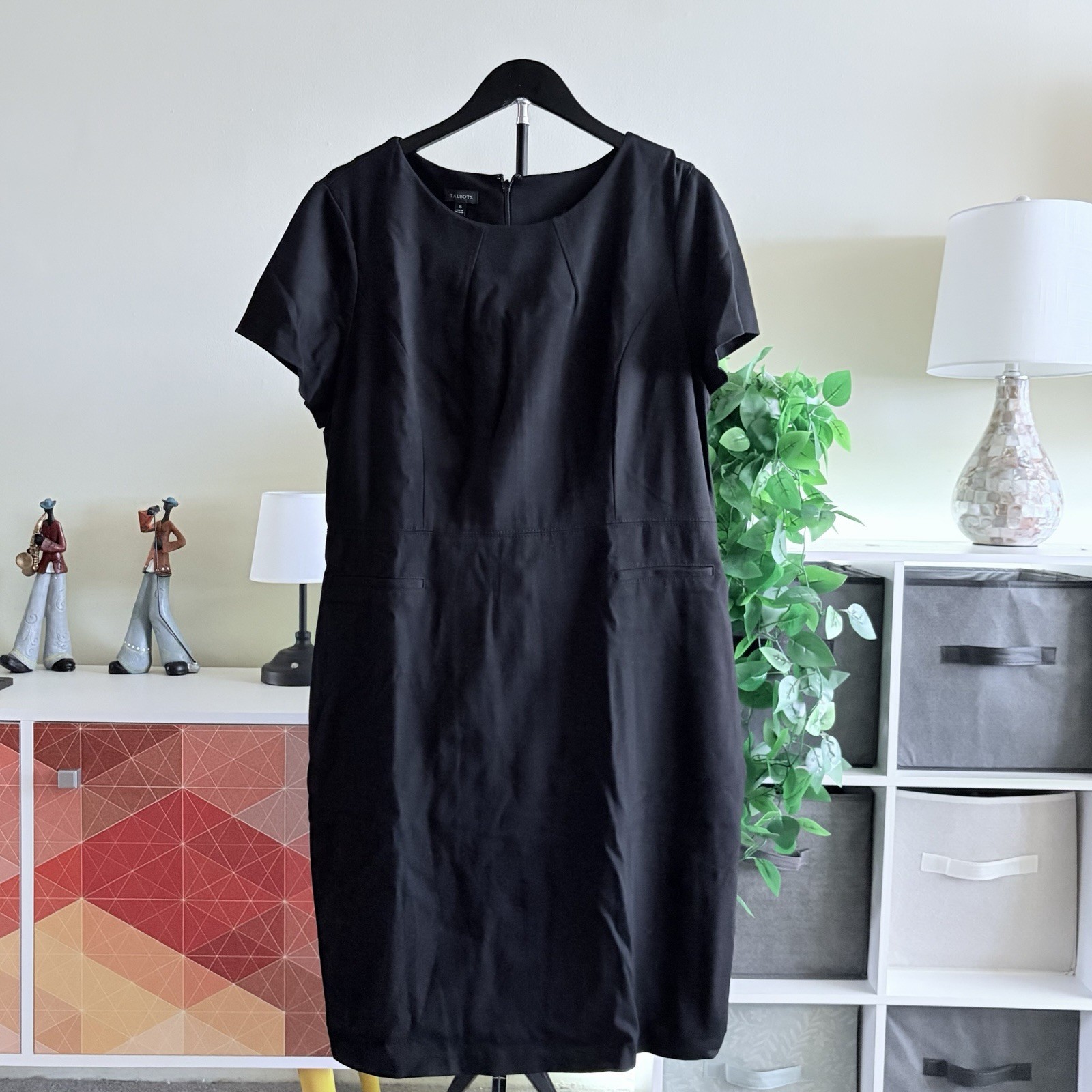 Talbots Women’s Above Knee Sheath Dress Black Short Sleeve V Neck Size 16