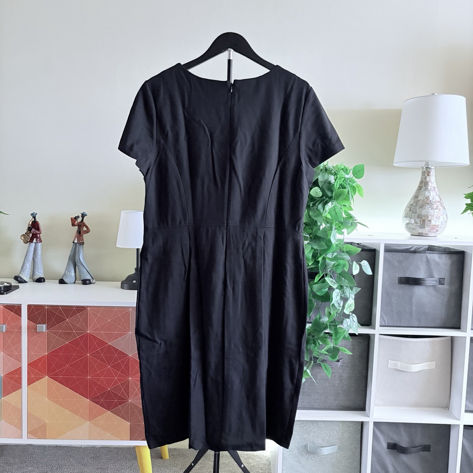 Talbots Women’s Above Knee Sheath Dress Black Short Sleeve V Neck Size 16