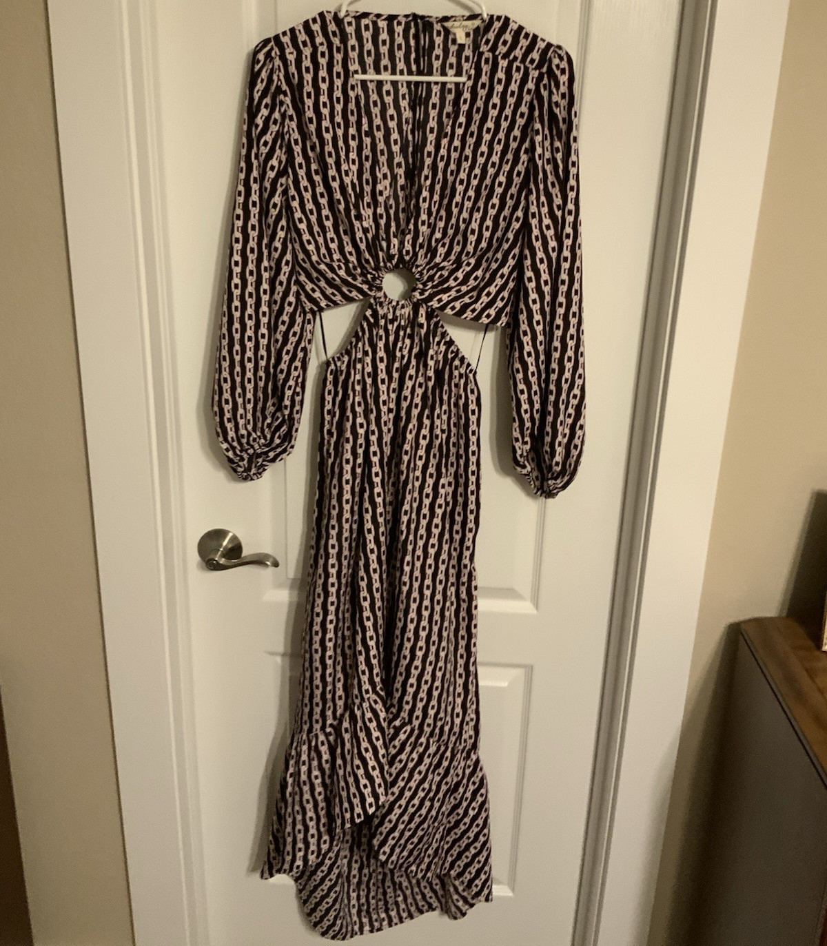 Indulge Maxi Dress Black/Pink Geometric Cutout Ring V-Neck Balloon Sleeve M