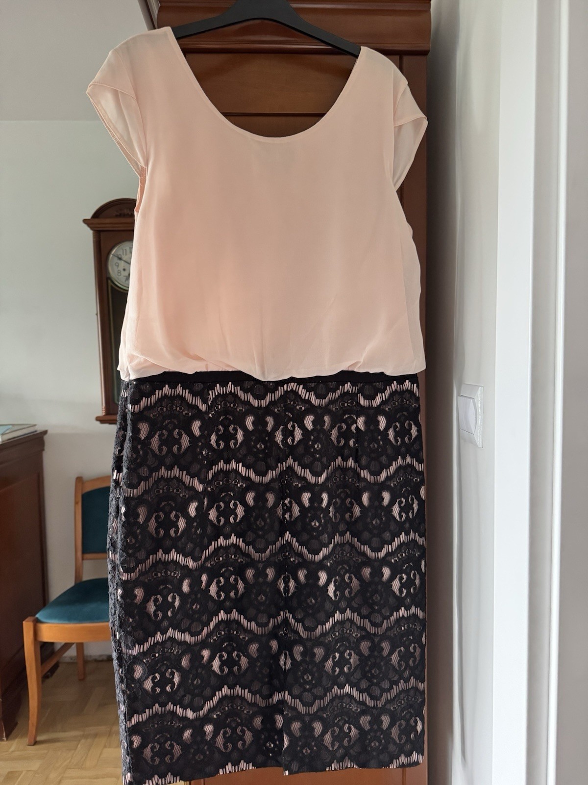 Women’s formal dress Cafalla 44 Poland with lace, powder pink and black
