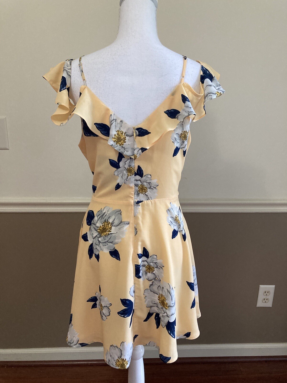 NWT J.O.A. JOA Just One Answer Women’s Dress LARGE Yellow Floral Fit & Flare