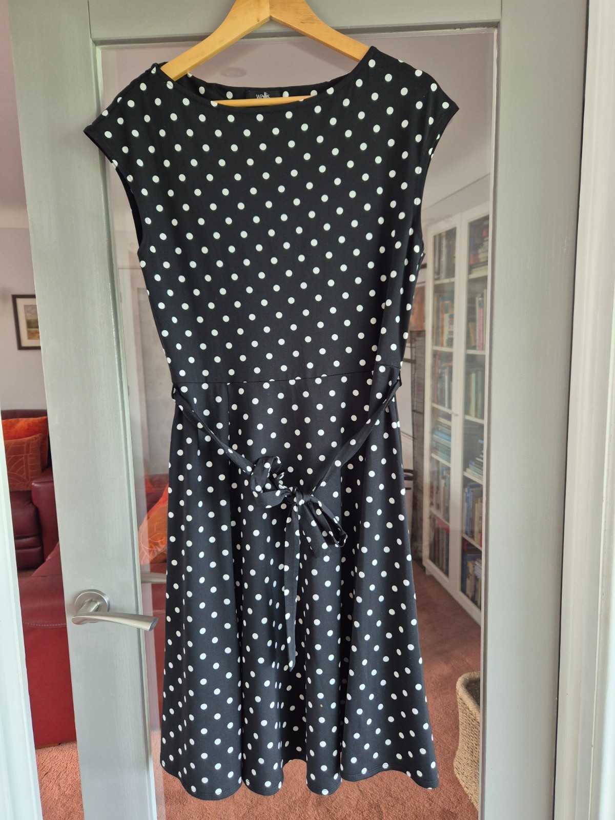 Wallis pull-on spotty knee length dress with belt size UK14 – barely worn, VGC