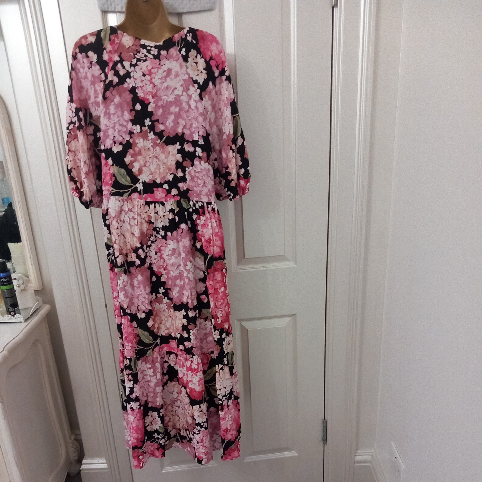 SUMMER DRESS SIZE 10/ MIDI/ FLORAL/ LOOSE COMFORTABLE FIT/ H&M / VGC