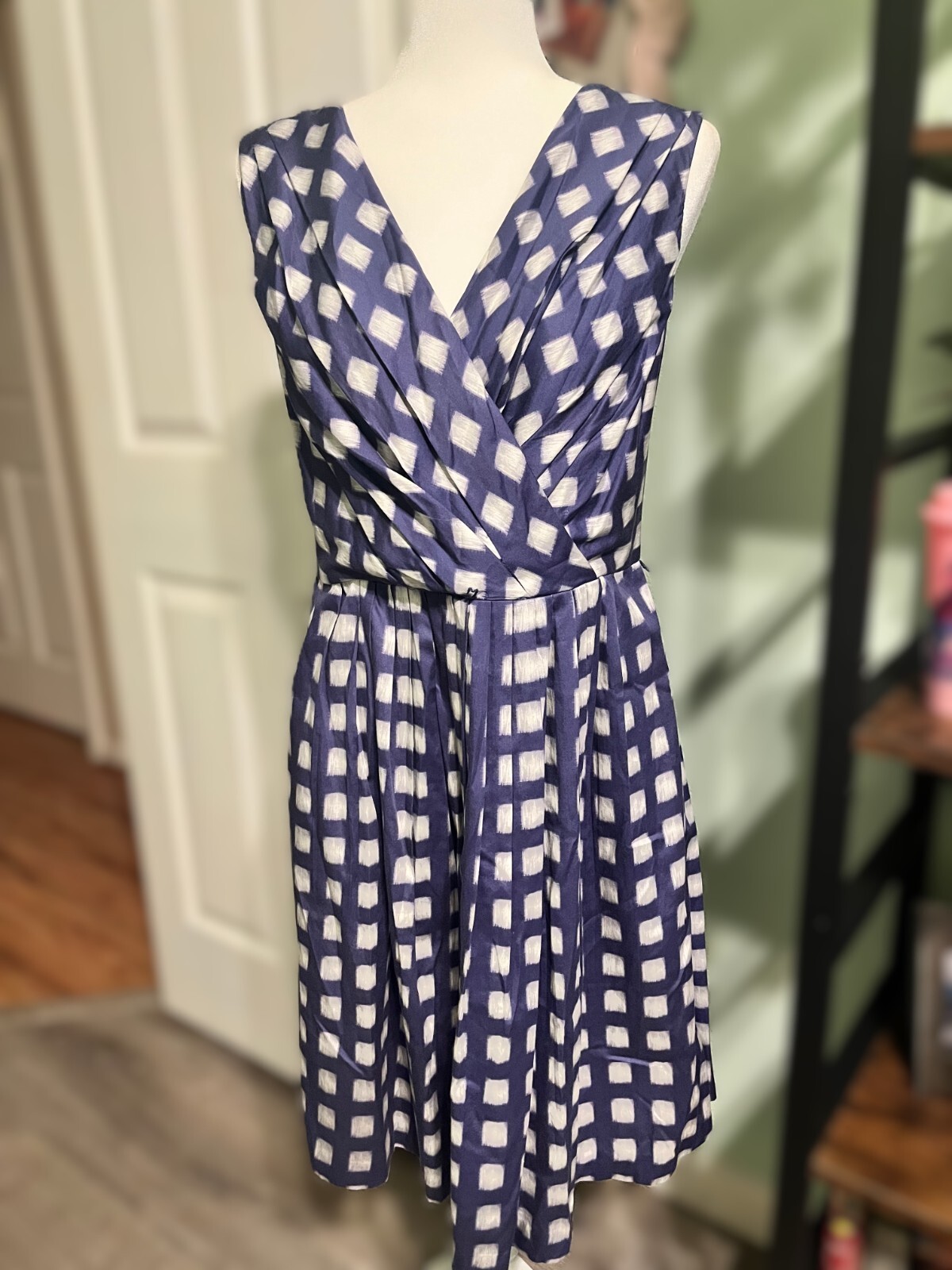 Ivy + Blu sleeveless dress v neck sexy pleated dress SZ 10