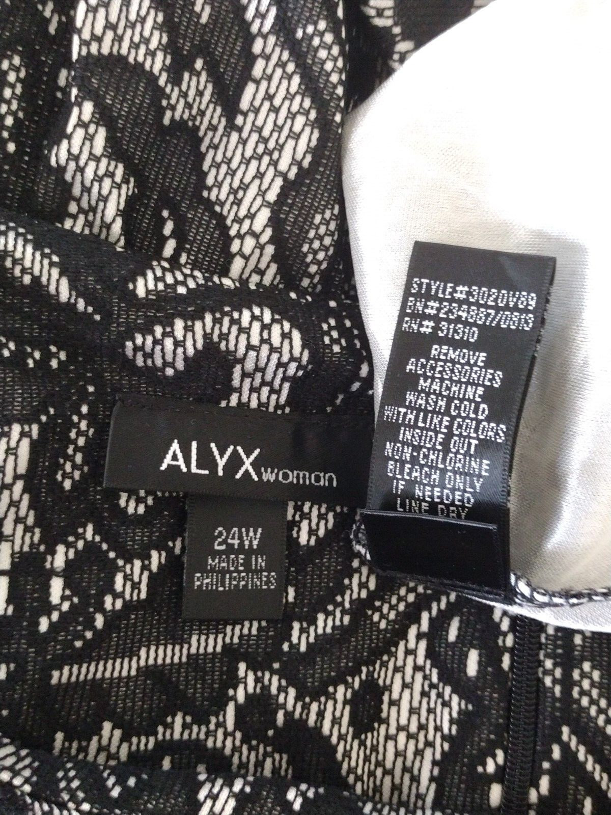 WOMAN ALYX OCCASION LACE KNEE DRESS Size 24W SHORT SLEEVE ZIPPER BLACK/WHITE