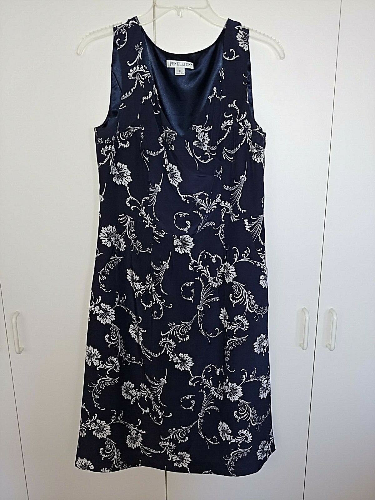 PENDLETON LADIES SLEEVELESS NAVY/WHITE SILK WAIST DRESS-8-CROSS-OVER V-NECK-NICE